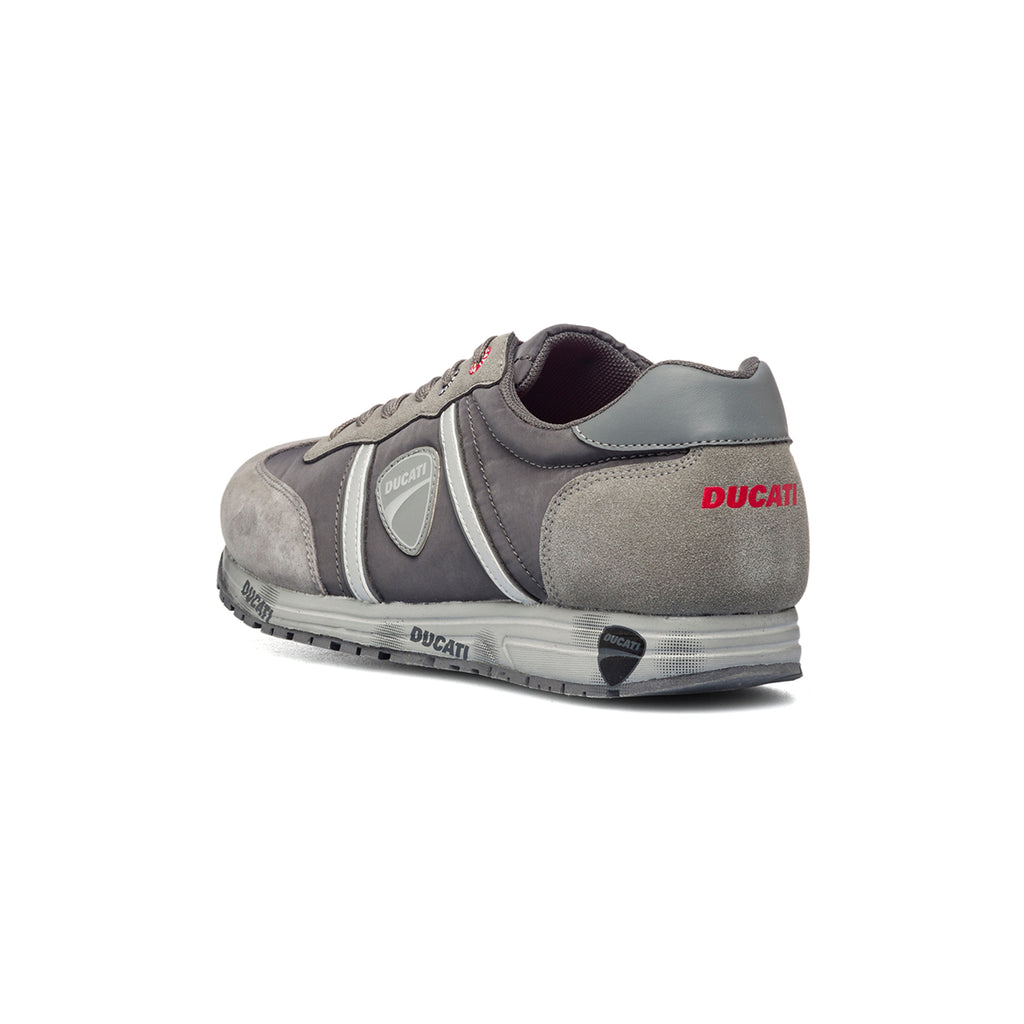 Sneakers grigie in pelle scamosciata con logo laterale Ducati