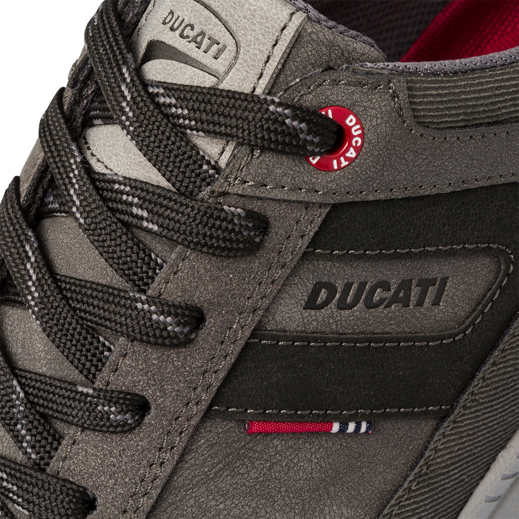 Sneakers grigie da uomo con logo laterale Ducati