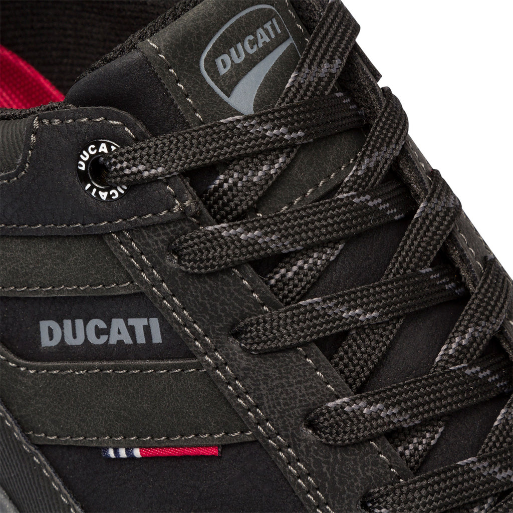 Sneakers nere da uomo con logo laterale Ducati