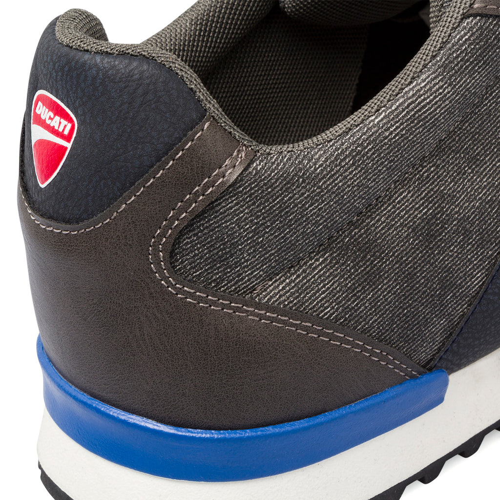 Sneakers grigie da uomo con logo laterale Ducati