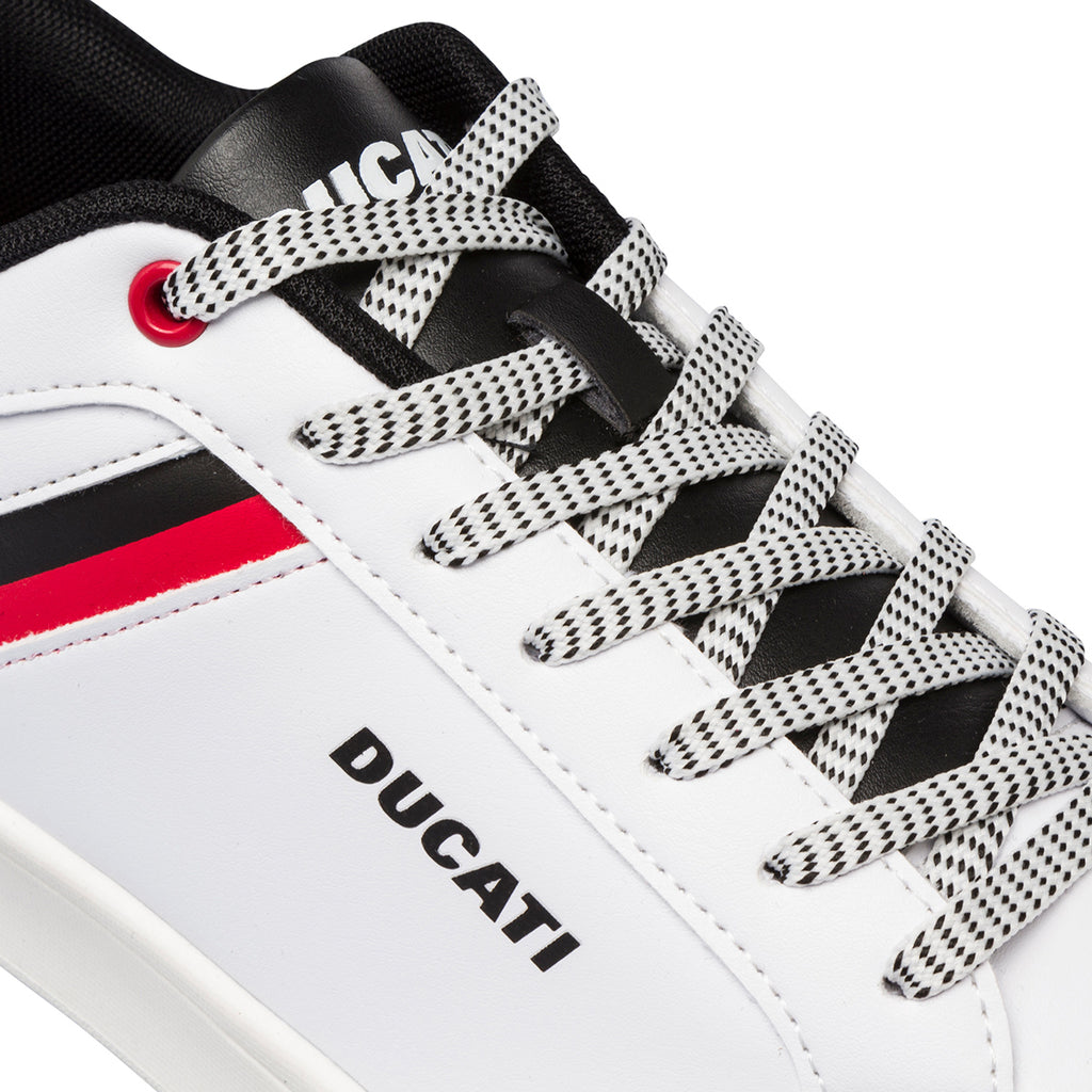 Sneakers bianche da uomo con dettaglio rossonero Ducati
