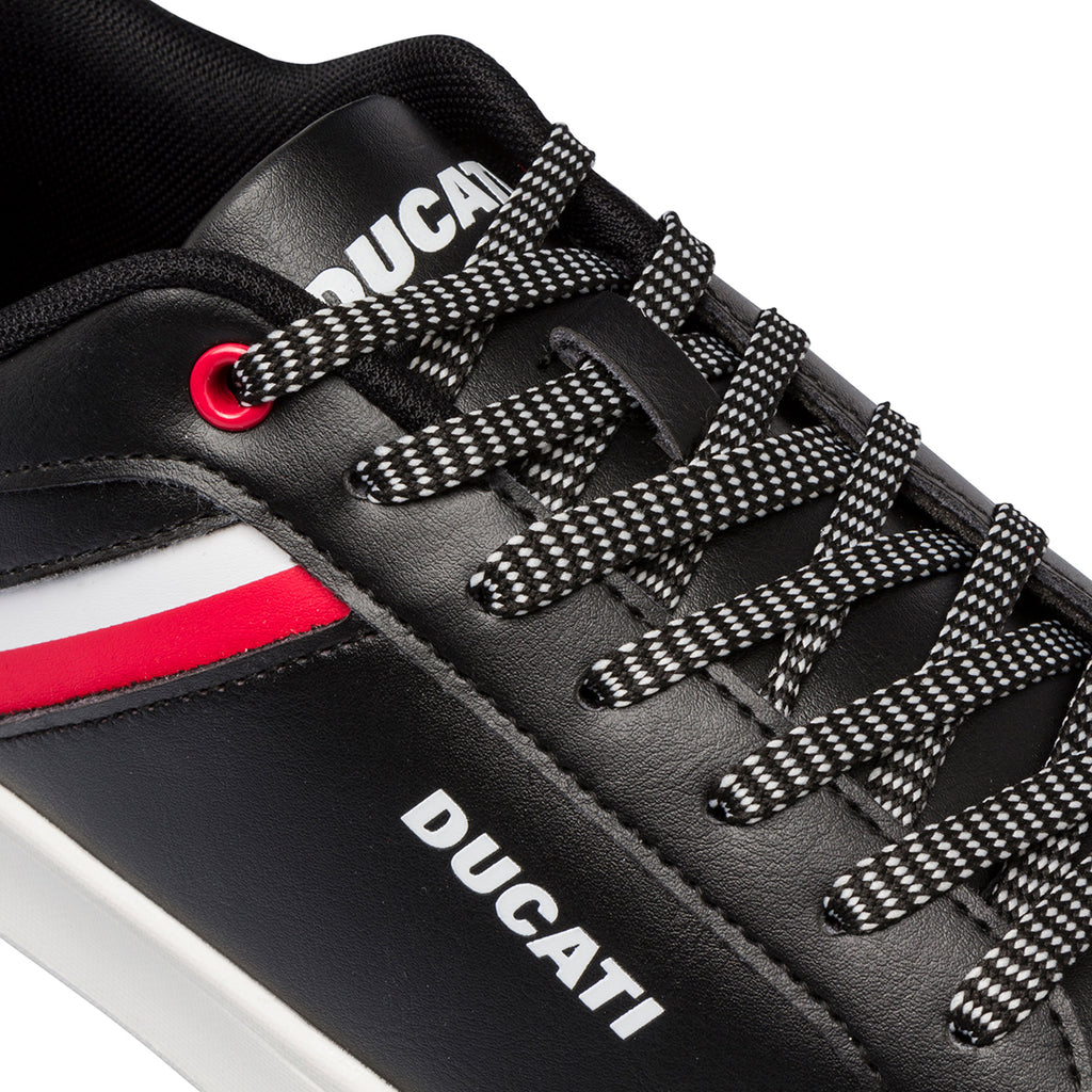 Sneakers nere da uomo con dettaglio biancorosso Ducati