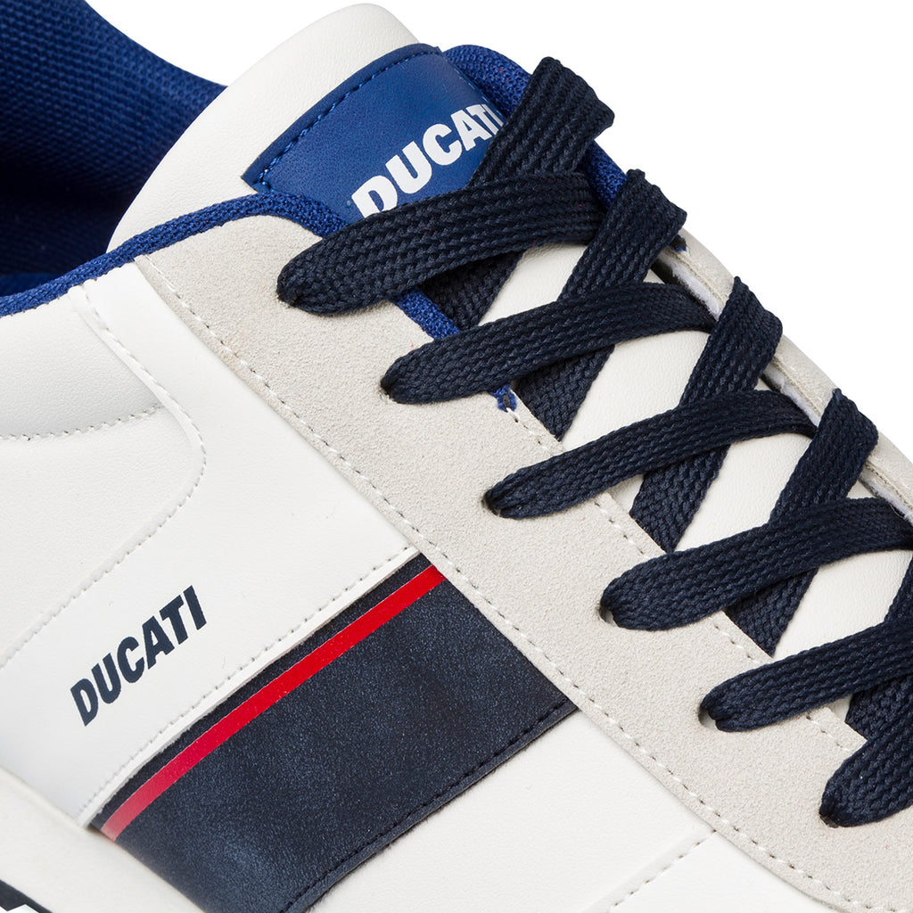 Sneakers bianche da uomo con dettagli blu e logo Ducati