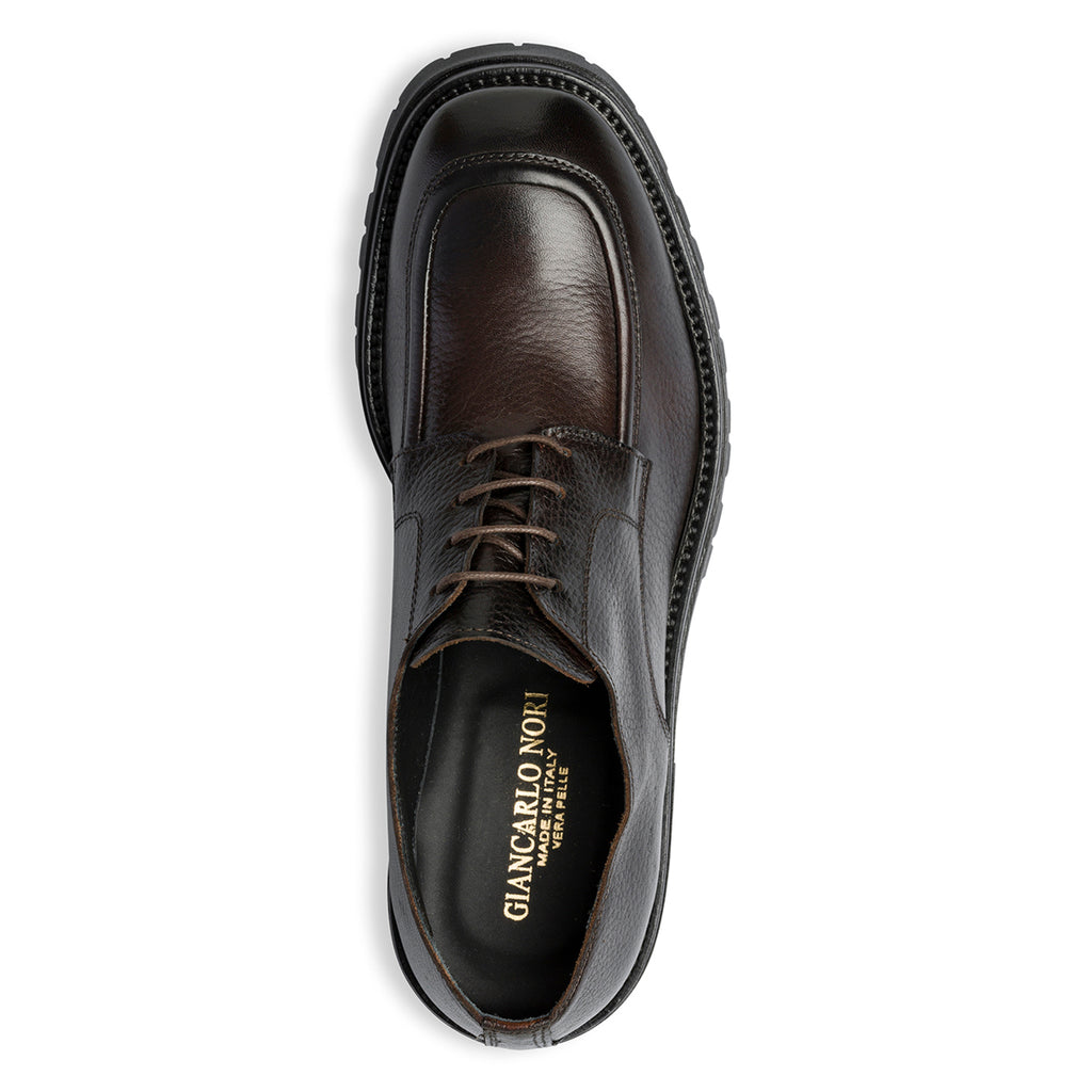 Stringate casual marroni in pelle martellata Primopiano