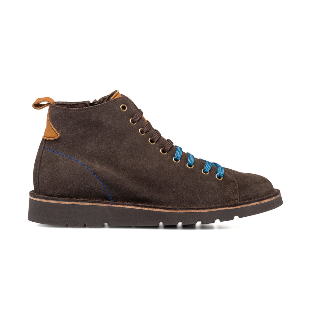 Sneakers alte in pelle marrone scuro da uomo con lacci bicolore Primopiano