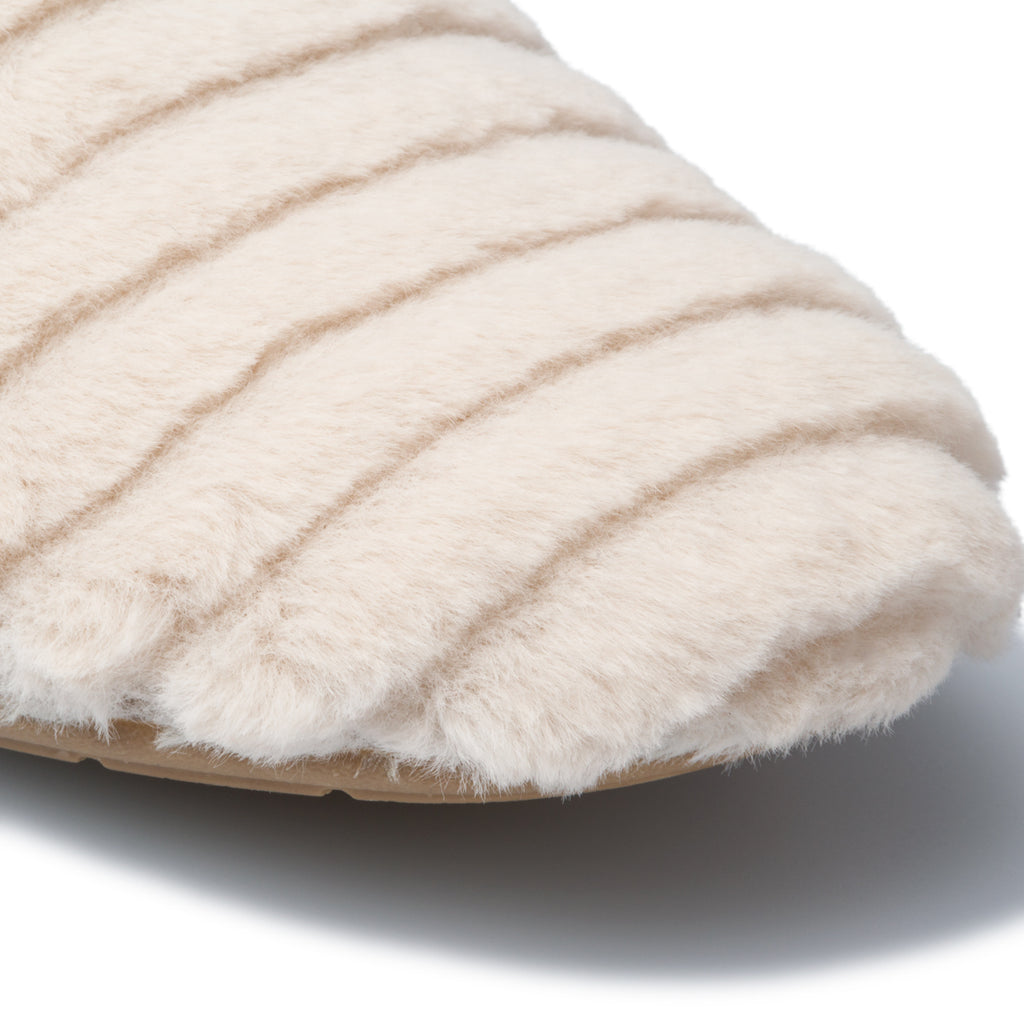 Pantofole da donna bianche in tessuto effetto pelliccia Annalisa Sivan