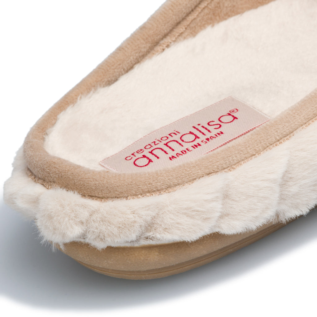 Pantofole da donna bianche in tessuto effetto pelliccia Annalisa Sivan