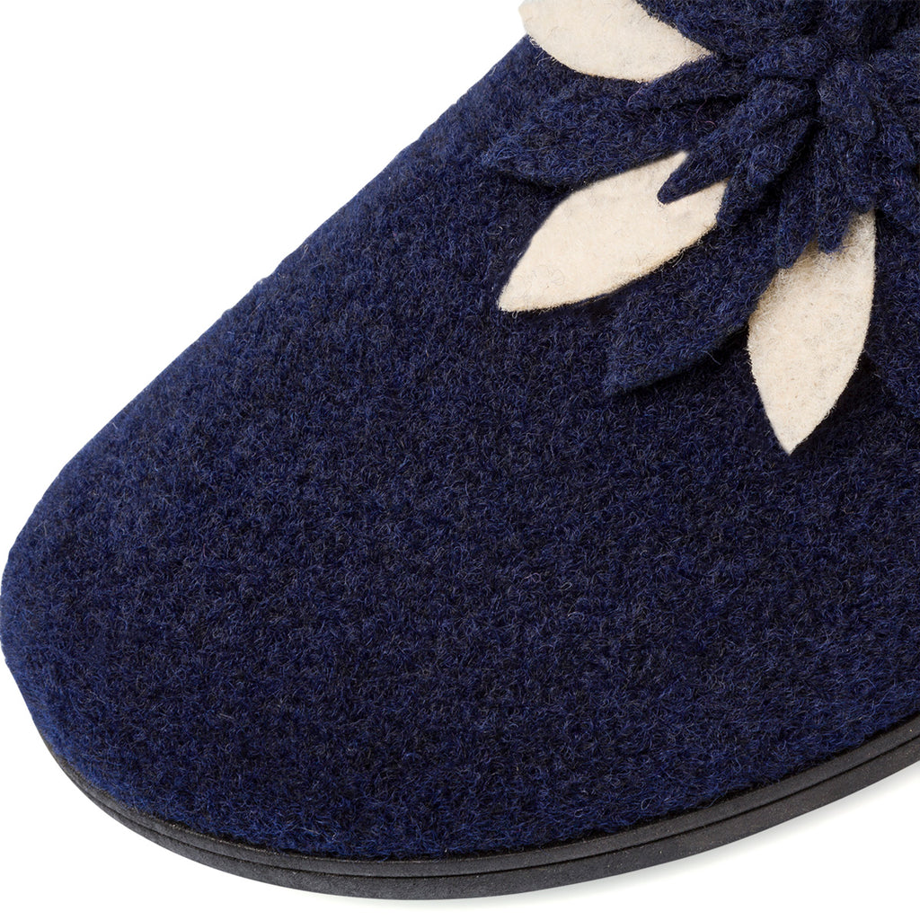 Pantofole blu da donna con decorazione floreale Superga