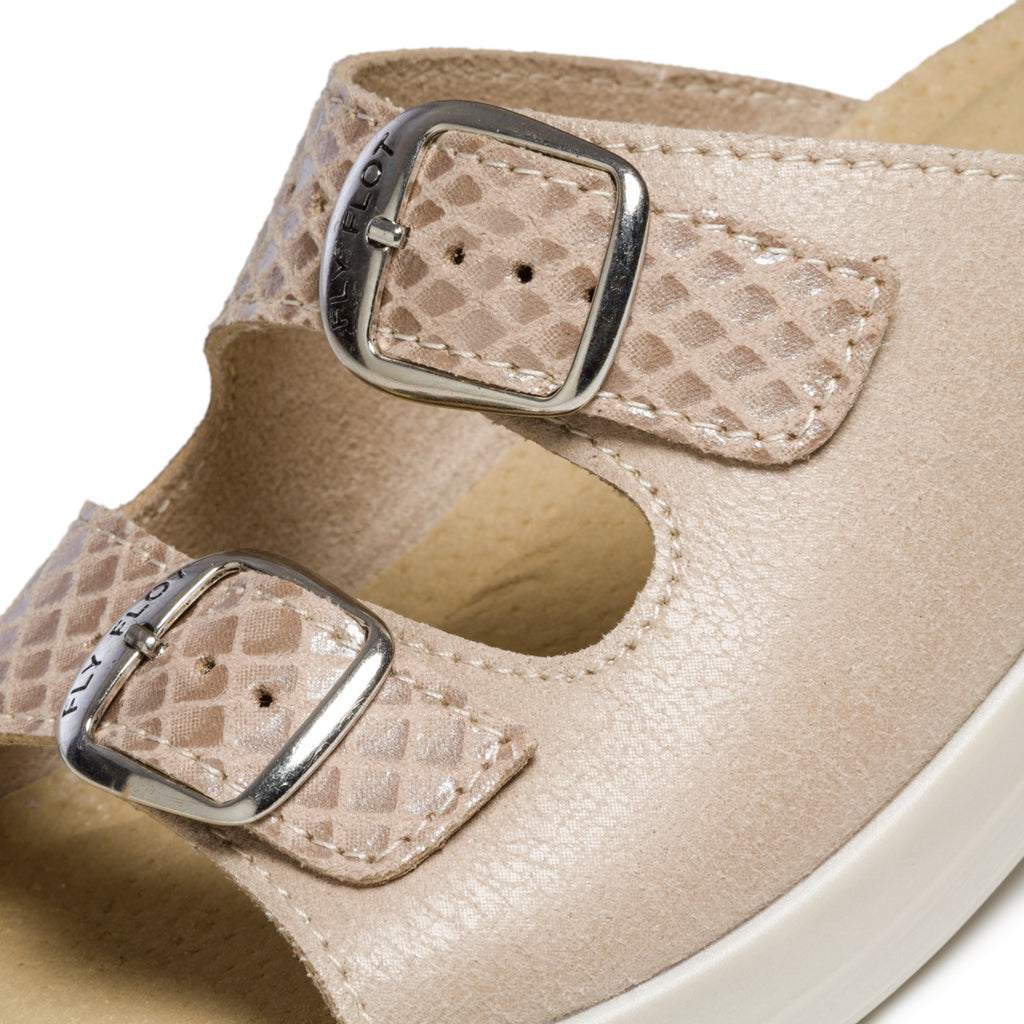 Ciabatte beige in pelle con fibbie regolabili Fly Flot