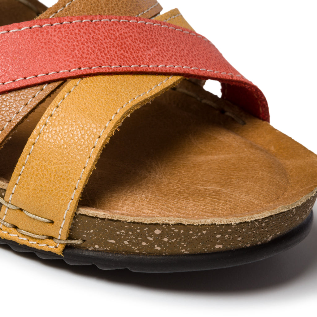 Ciabatte marroni, rosse e ocra in pelle intrecciata Fly Flot