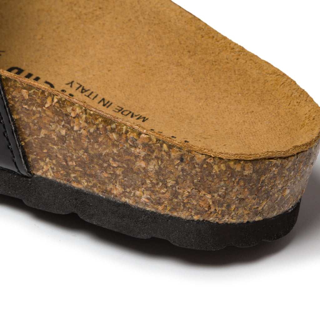 Ciabatte infradito colore nero effetto vernice con cinturini incrociati Italia Trend Gioia