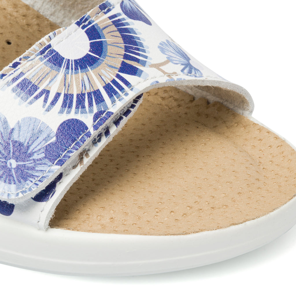 Ciabatte da donna bianche in similpelle con stampa floreale Fly Flot