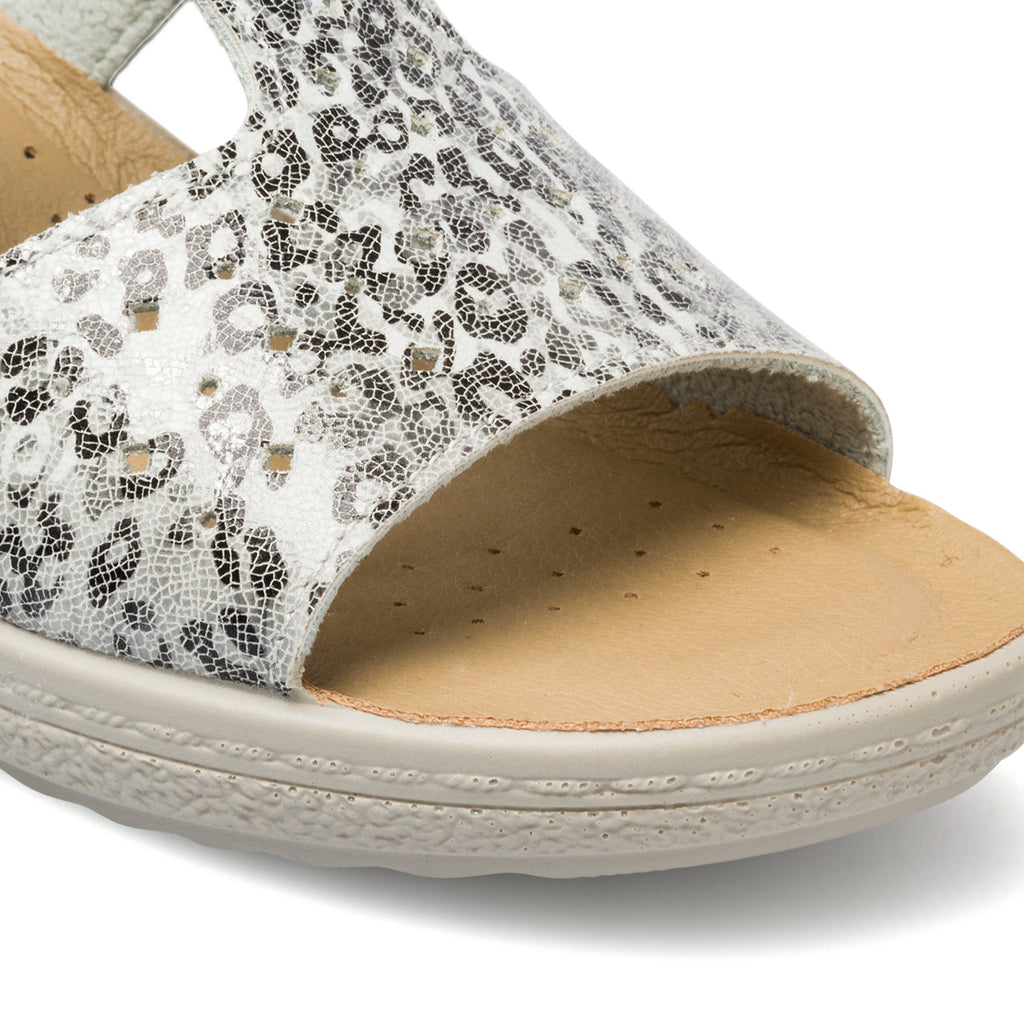 Ciabatte da donna bianche in tessuto con stampa animalier Fly Flot