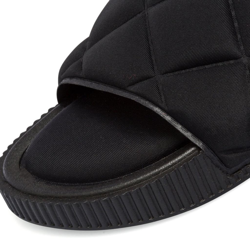 Ciabatte nere da donna con fascia effetto trapuntato Lora Ferres On The Beach