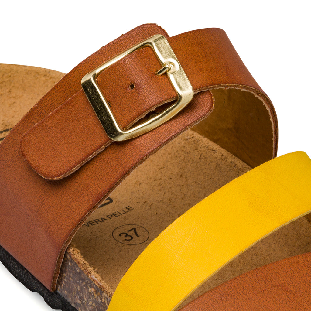 Ciabatte da donna color cuoio e giallo con fibbia in metallo Italia Trend Grazia