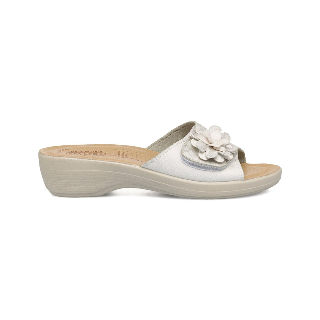 Ciabatte da donna bianche con sottopiede in pelle e fiore decorativo Fly Flot