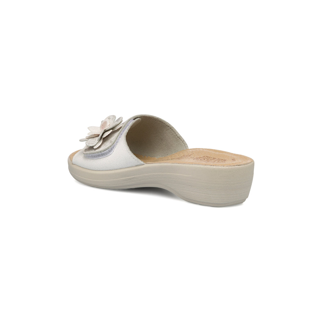 Ciabatte da donna bianche con sottopiede in pelle e fiore decorativo Fly Flot