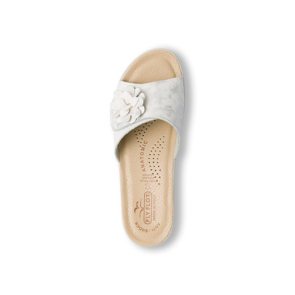 Ciabatte da donna bianche con sottopiede in pelle e fiore decorativo Fly Flot
