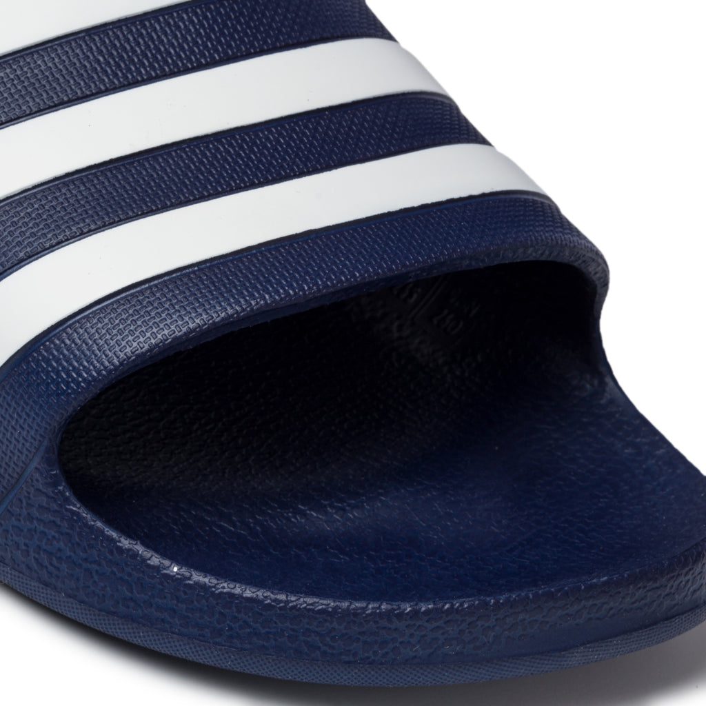 Ciabatte blu in gomma con logo a contrasto adidas Adilette Aqua