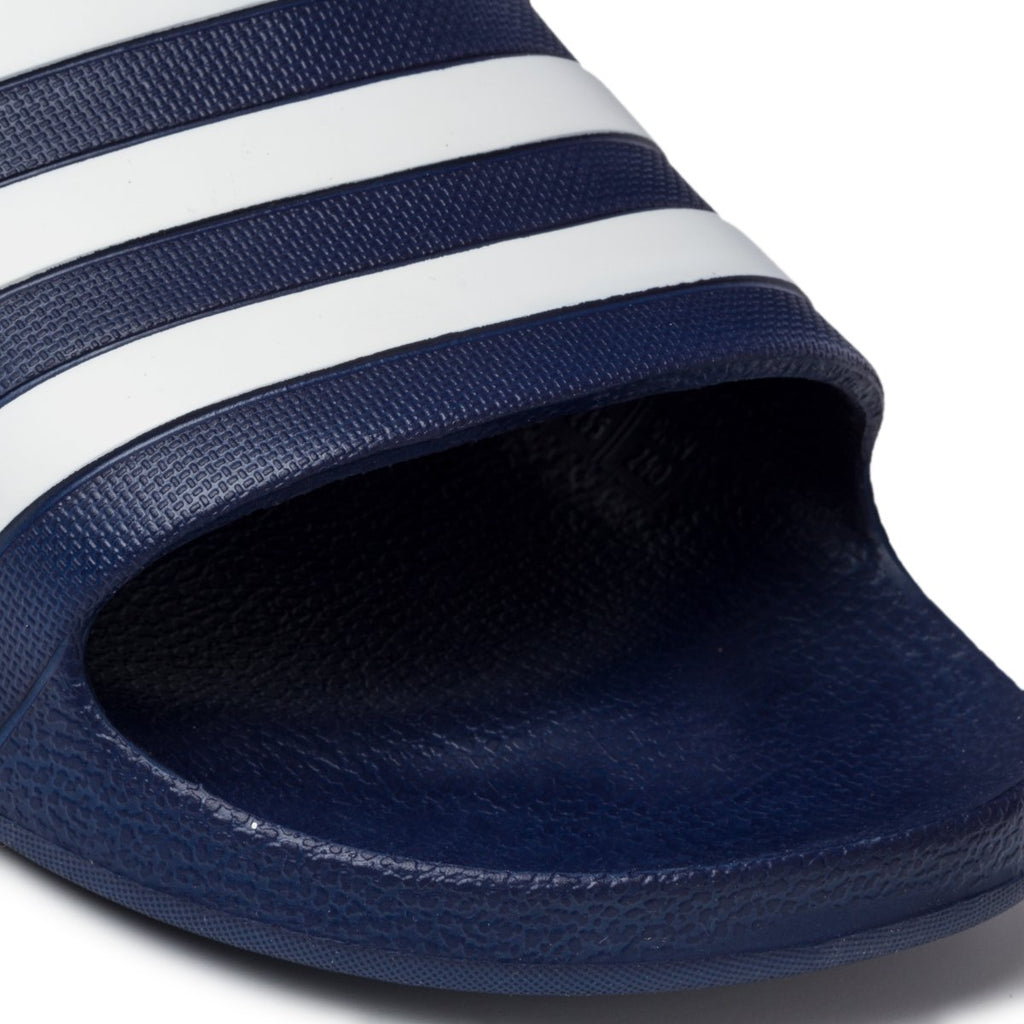 Ciabatte blu in gomma con logo a contrasto adidas Adilette Aqua