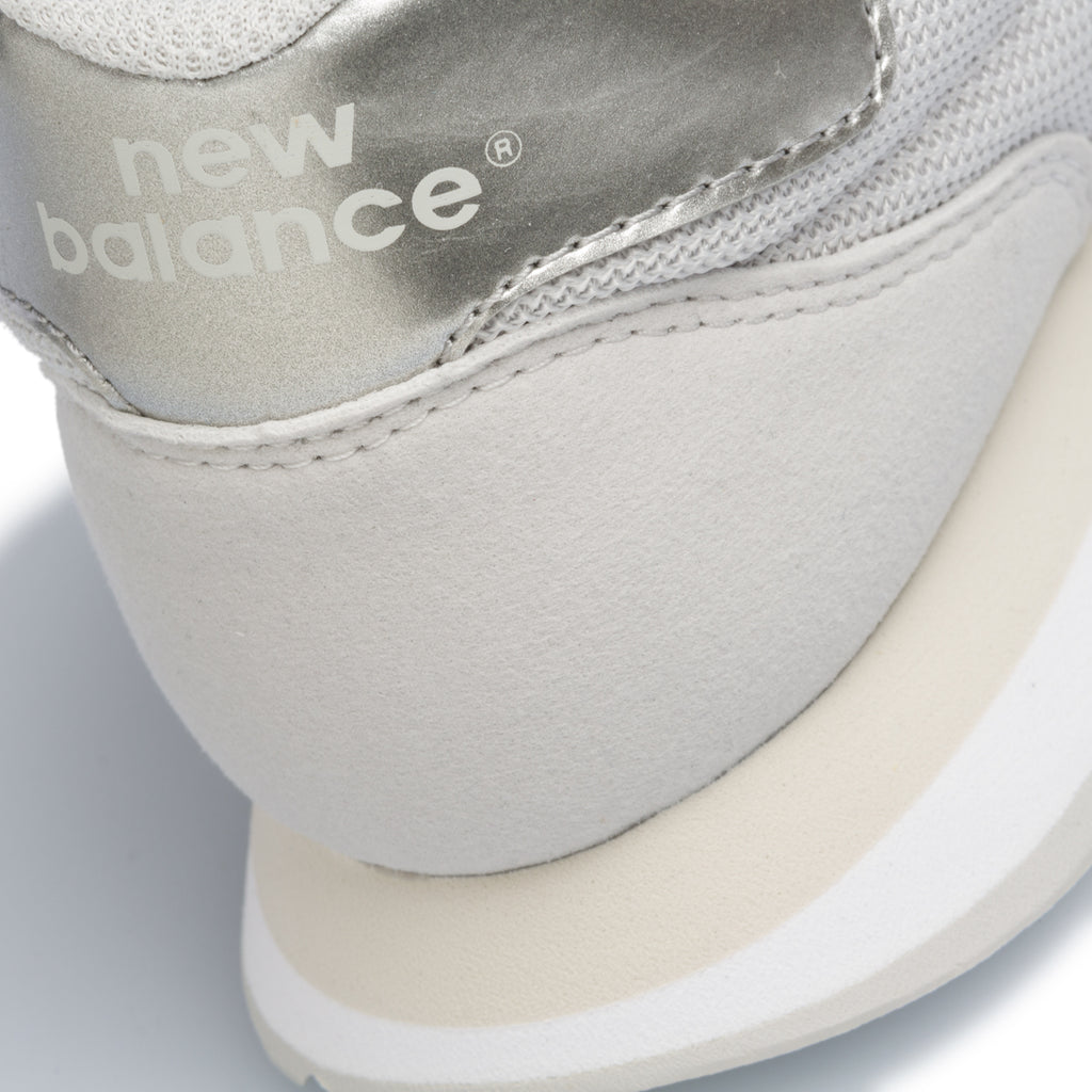 Sneakers grigie in similpelle e tessuto con dettaglio argento New Balance 500