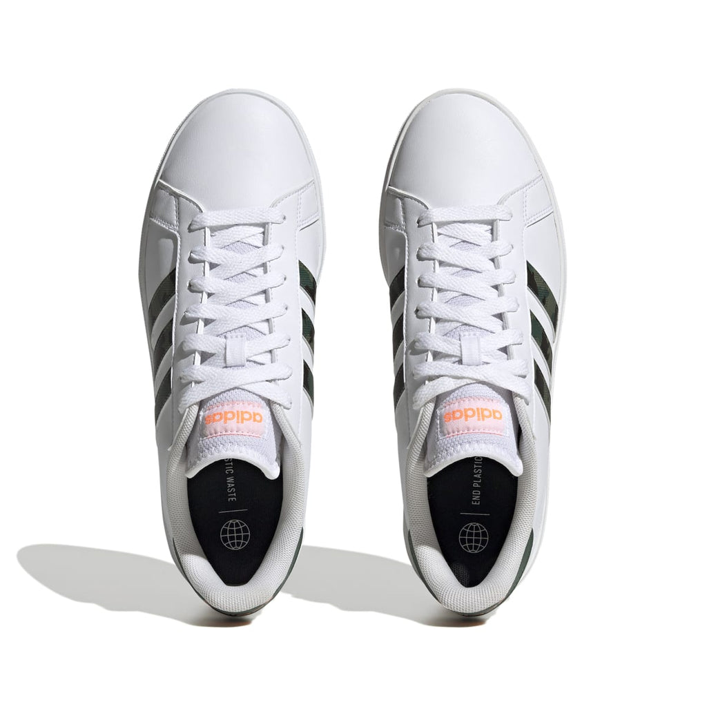 Sneakers bianche da uomo con strisce camouflage adidas Grand Court Base 2.0