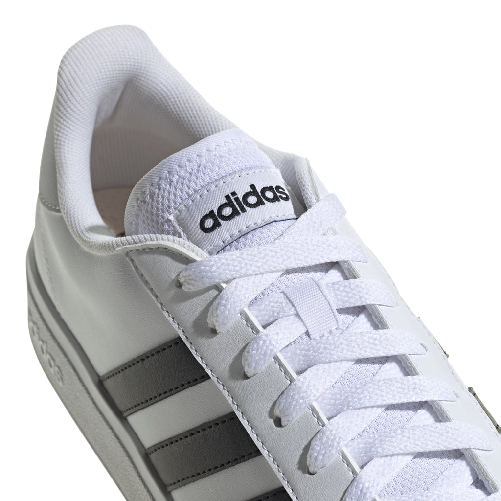 Sneakers bianche da uomo con strisce a contrasto adidas Grand Court Base 2.0