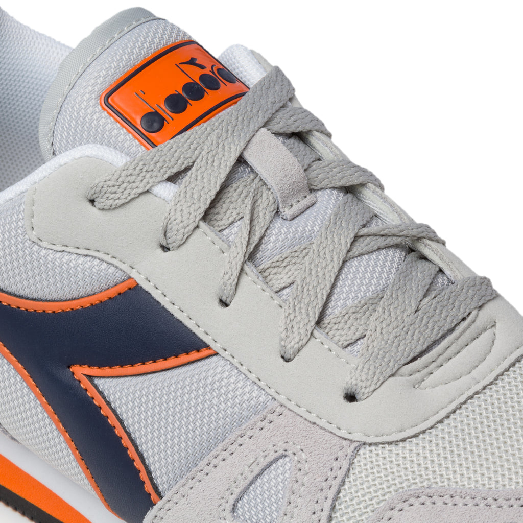 Scarpe da running grigie con logo laterale a contrasto Diadora Simple Run Gs