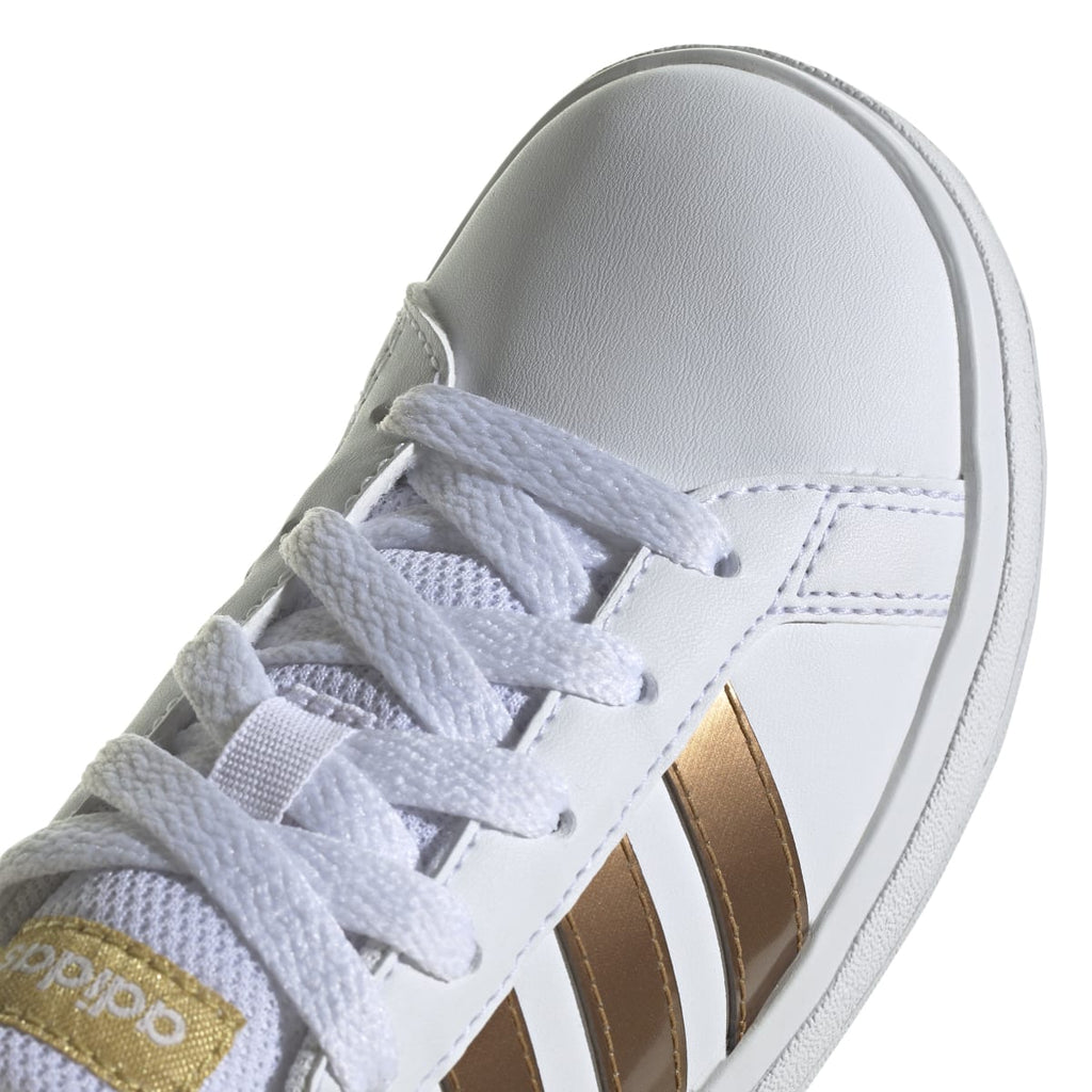 Sneakers bianche da ragazza con strisce oro adidas Grand Court 2.0 K