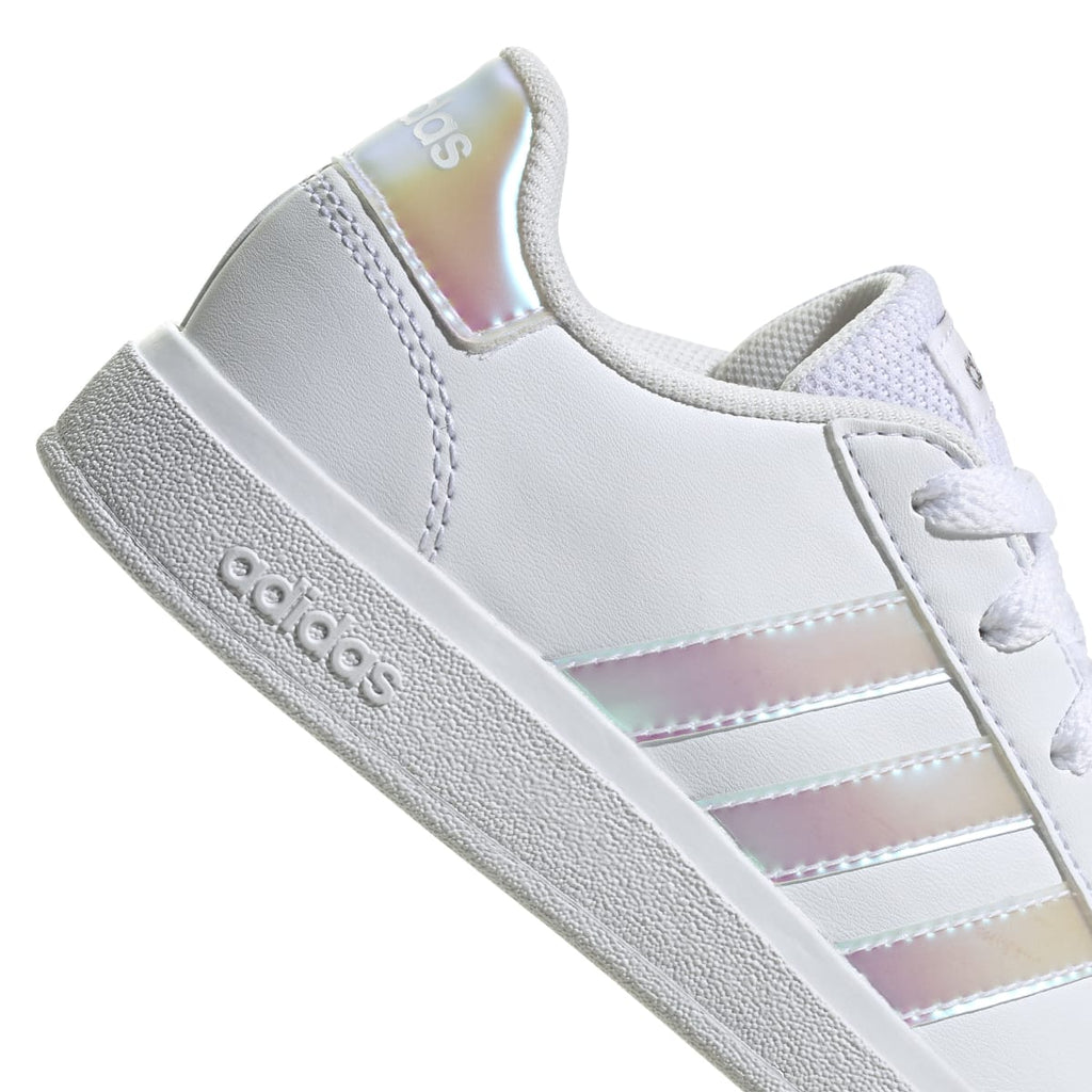 Sneakers bianche da ragazza con strisce iridescenti adidas Grand Court 2.0 K