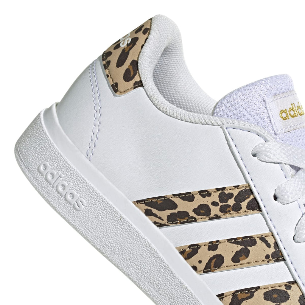 Sneakers bianche da ragazza con strisce animalier adidas Grand Court 2.0 K