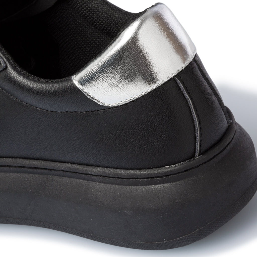 Sneakers nere con maxi-catena Swish Jeans