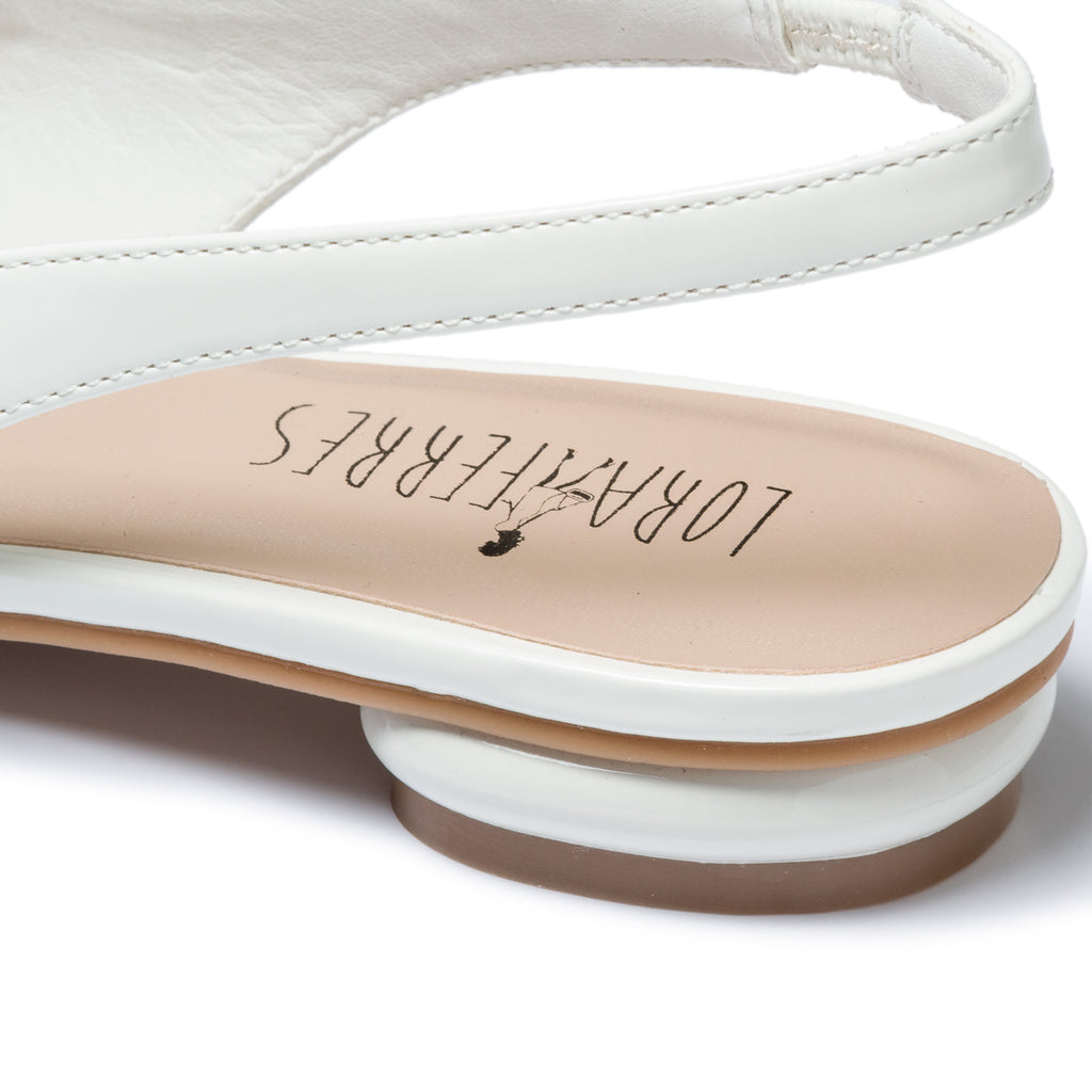 Ballerine slingback bianche effetto vernice Lora Ferres