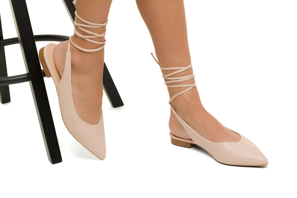 Ballerine slingback alla schiava color nude con laccetti alla caviglia Lora Ferres