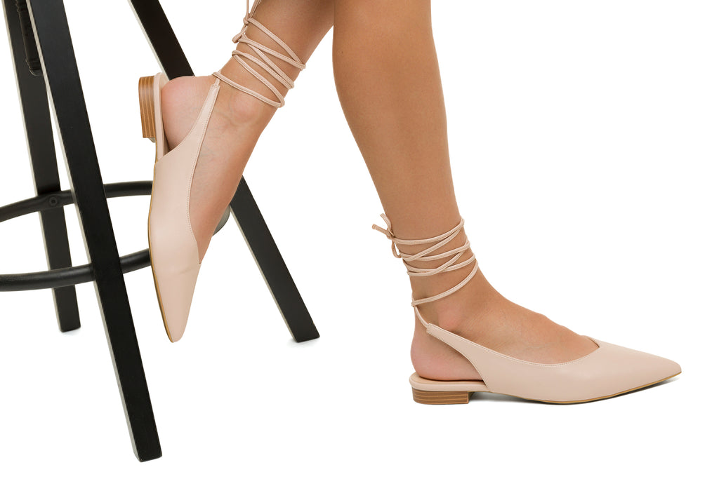 Ballerine slingback alla schiava color nude con laccetti alla caviglia Lora Ferres