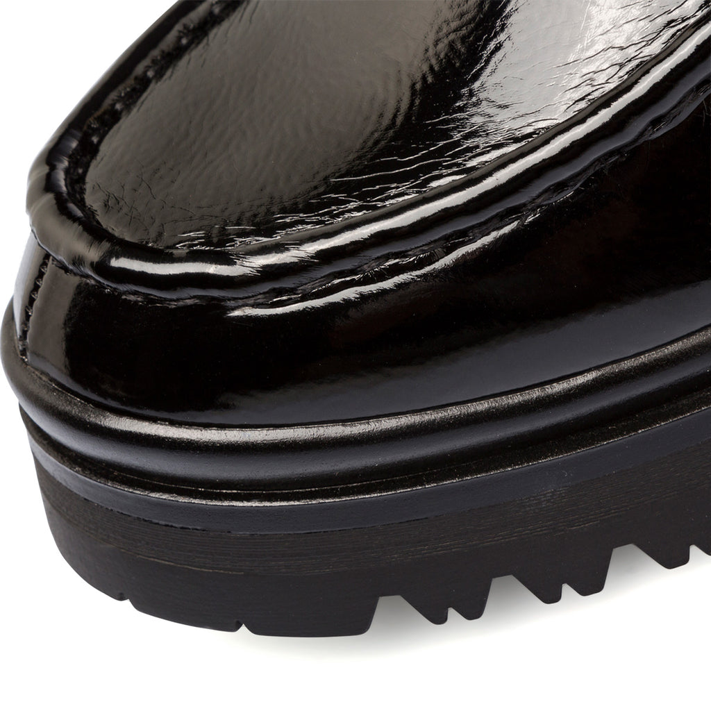 Mocassini chunky da donna neri in vernice con tacco 6 cm e maxi-catena Lora Ferres