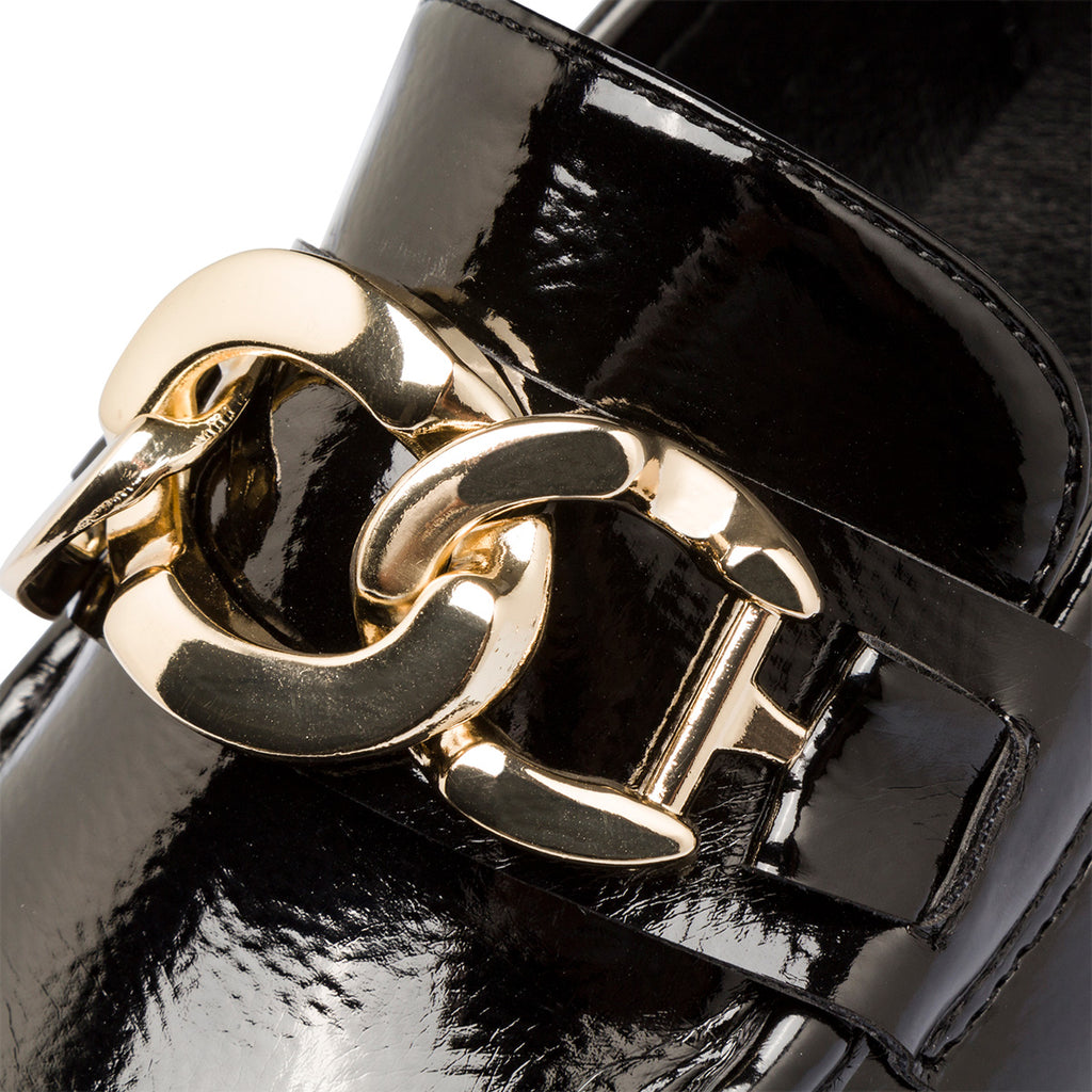 Mocassini chunky da donna neri in vernice con tacco 6 cm e maxi-catena Lora Ferres