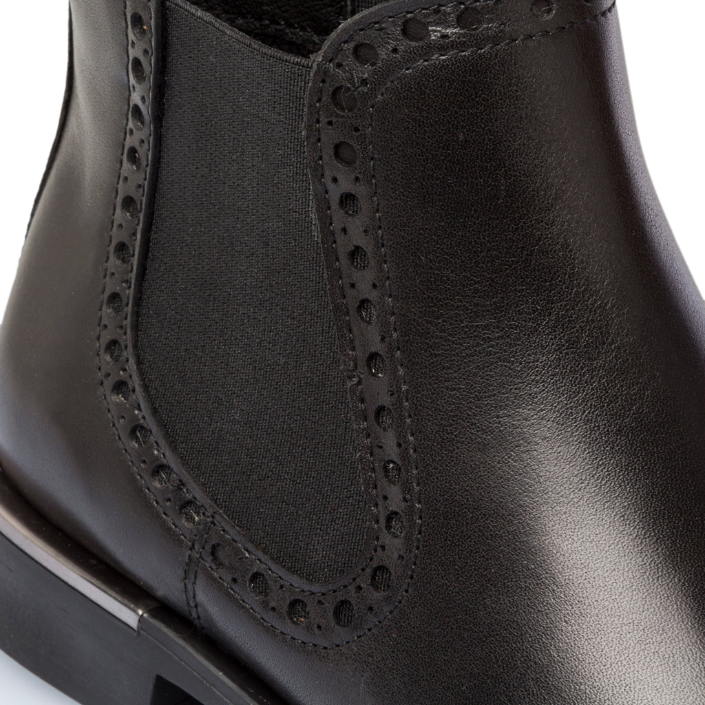 Stivaletti neri in pelle con inserti elastici P Essentials