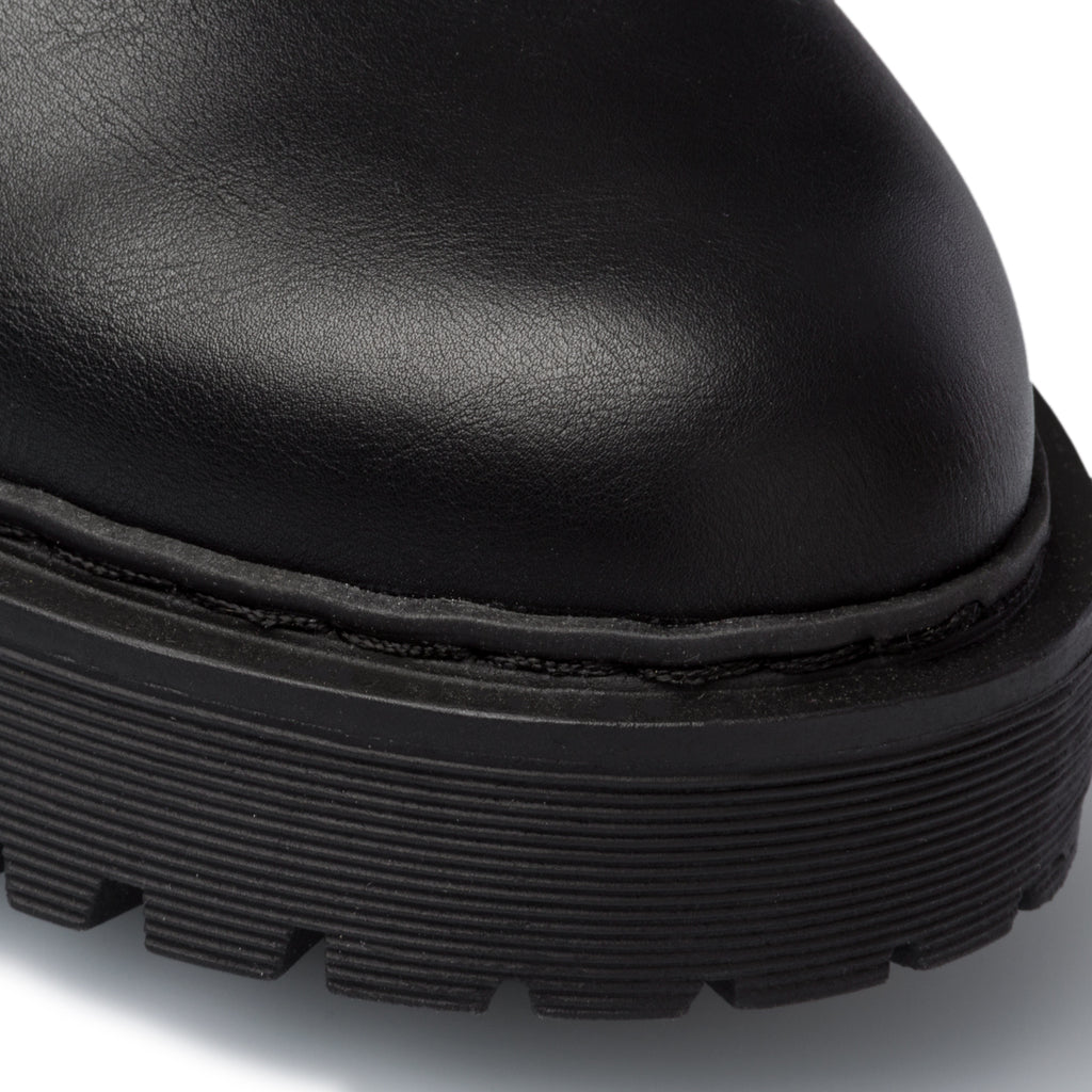Anfibi neri con suola platform Lora Ferres