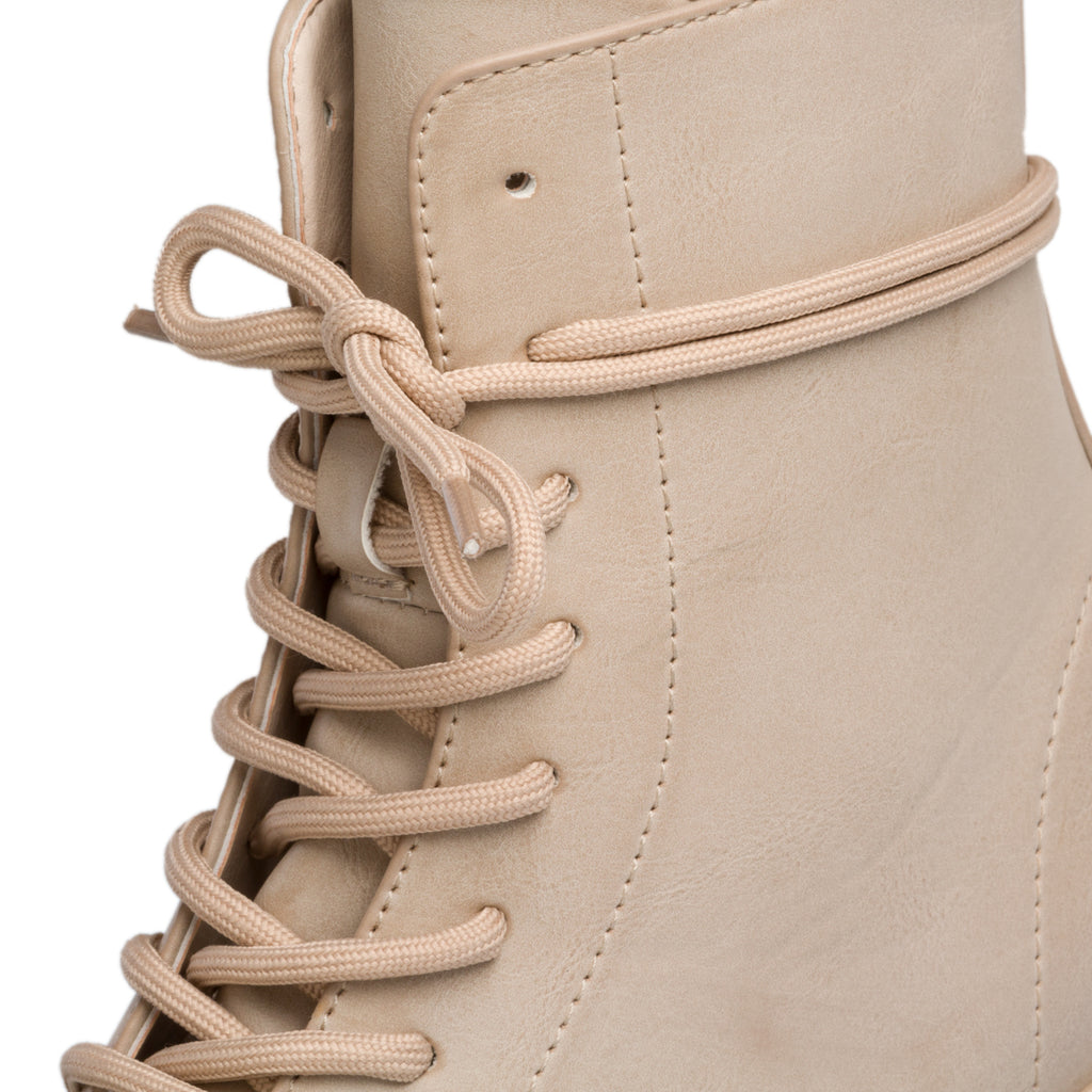 Anfibi beige con lacci tono su tono Lora Ferres