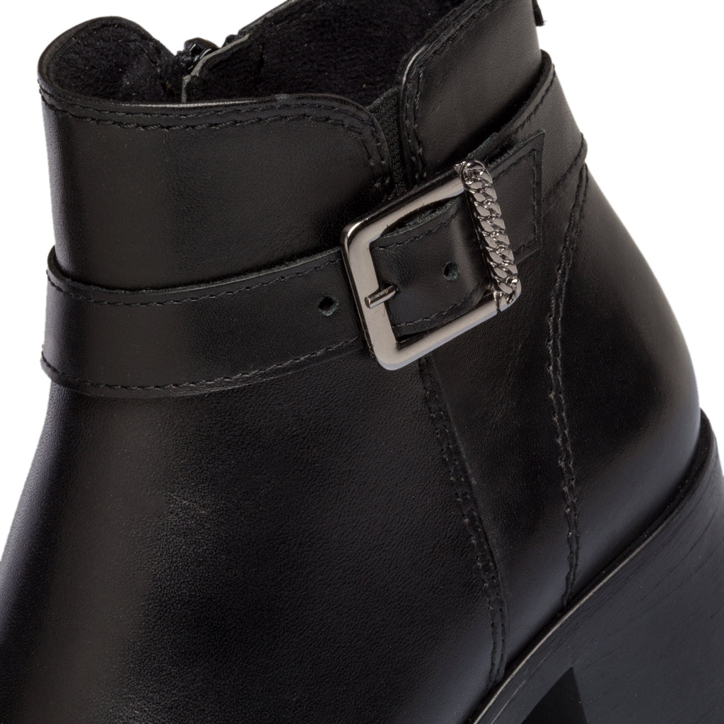 Stivaletti neri in pelle con tacco 5 cm Primopiano