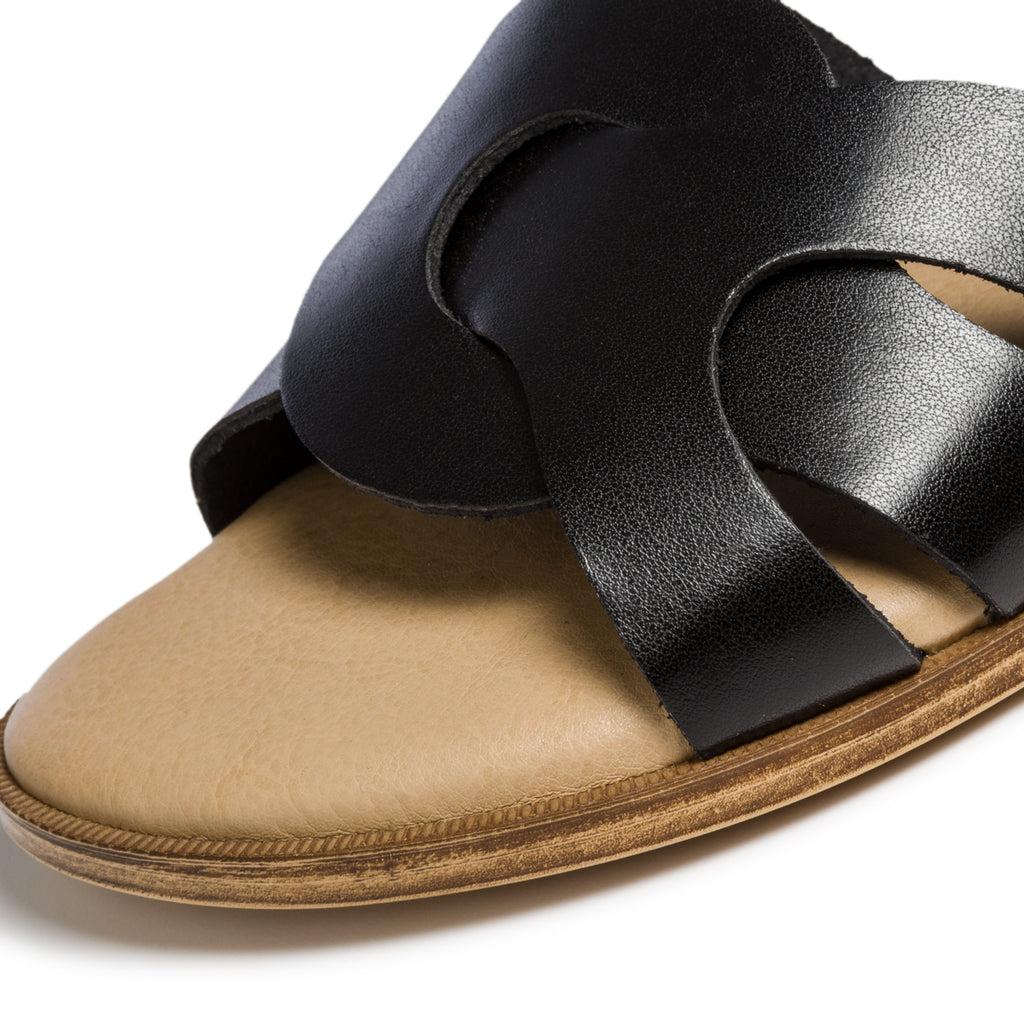 Ciabatte nere con fasce intrecciate Lora Ferres