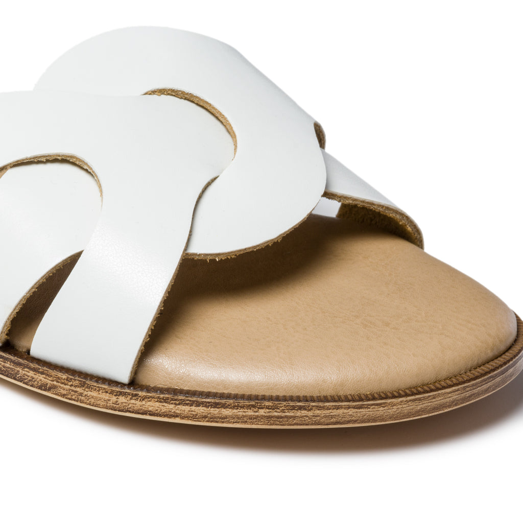 Ciabatte bianche con fasce intrecciate Lora Ferres