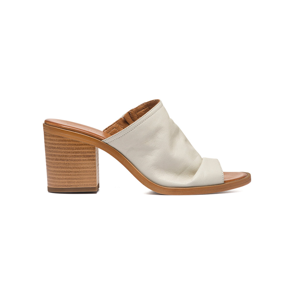 Sabot bianche in pelle con tacco 7,5 cm P Essentials