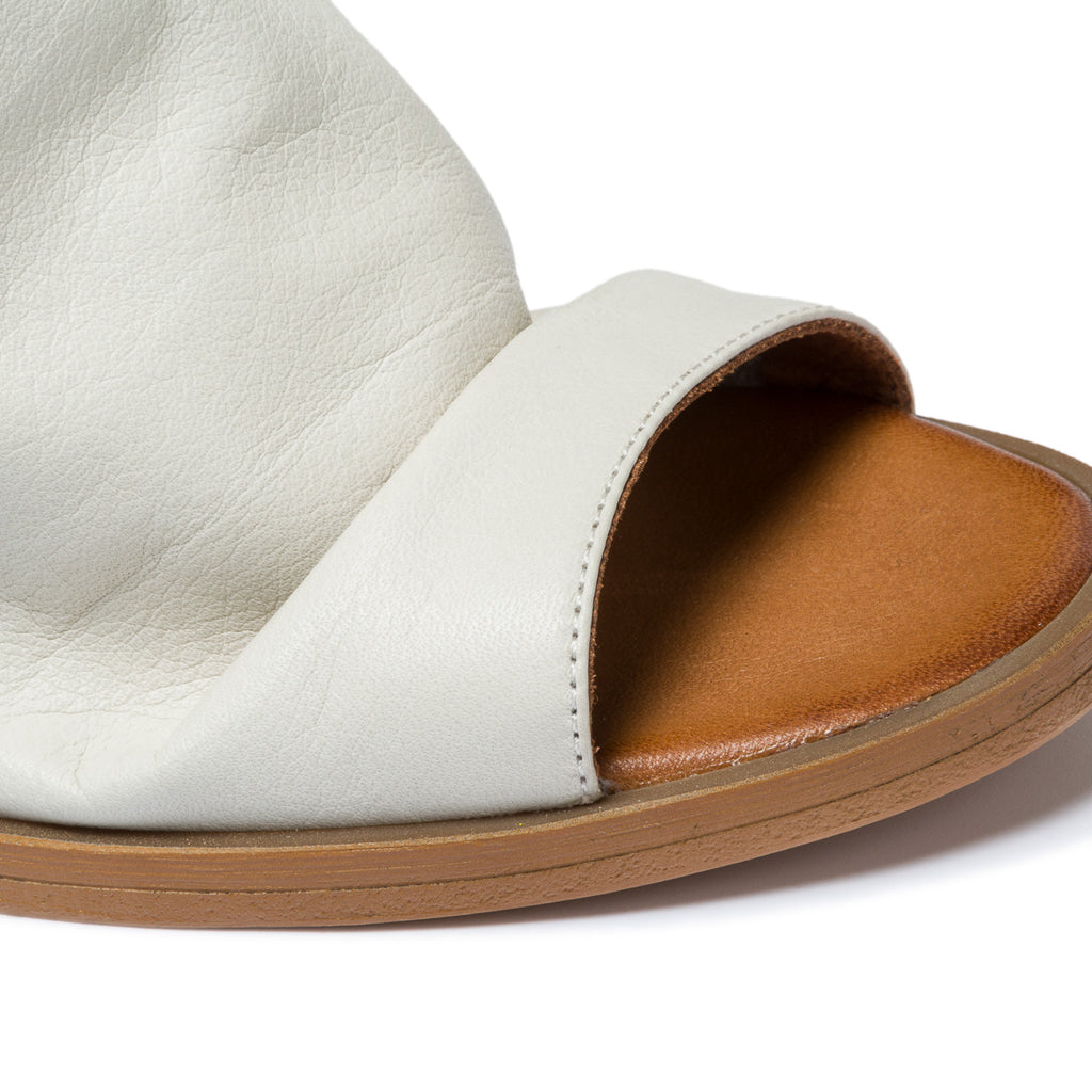 Sabot bianche in pelle con tacco 7,5 cm P Essentials